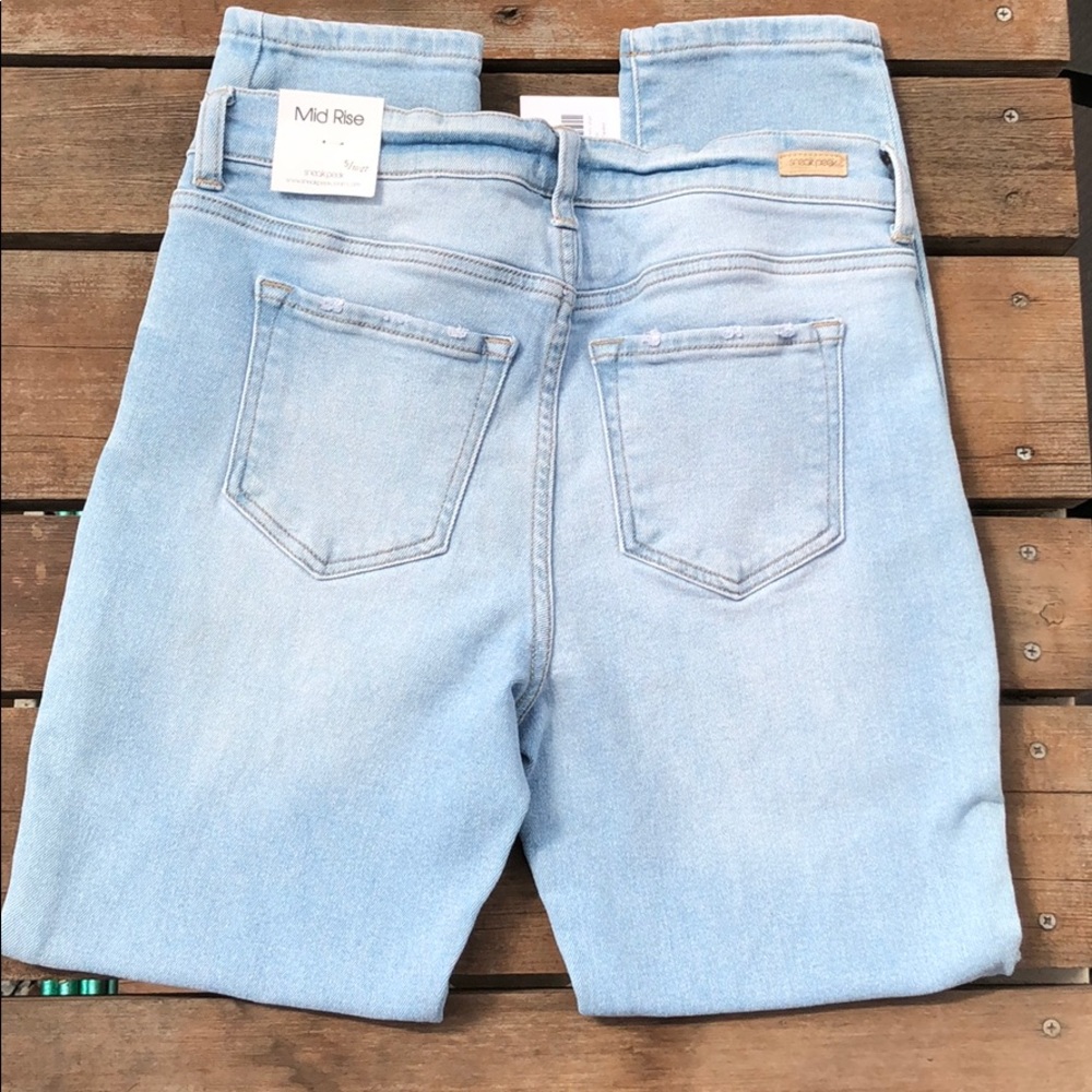 Sneak Peek Mid-rise Skinny Jean - Picture 4 of 6